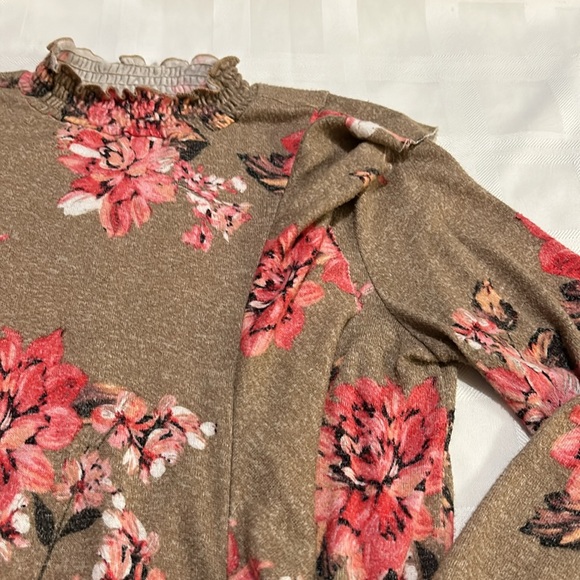 Maurice’s size Small Floral Sweater - Picture 5 of 6
